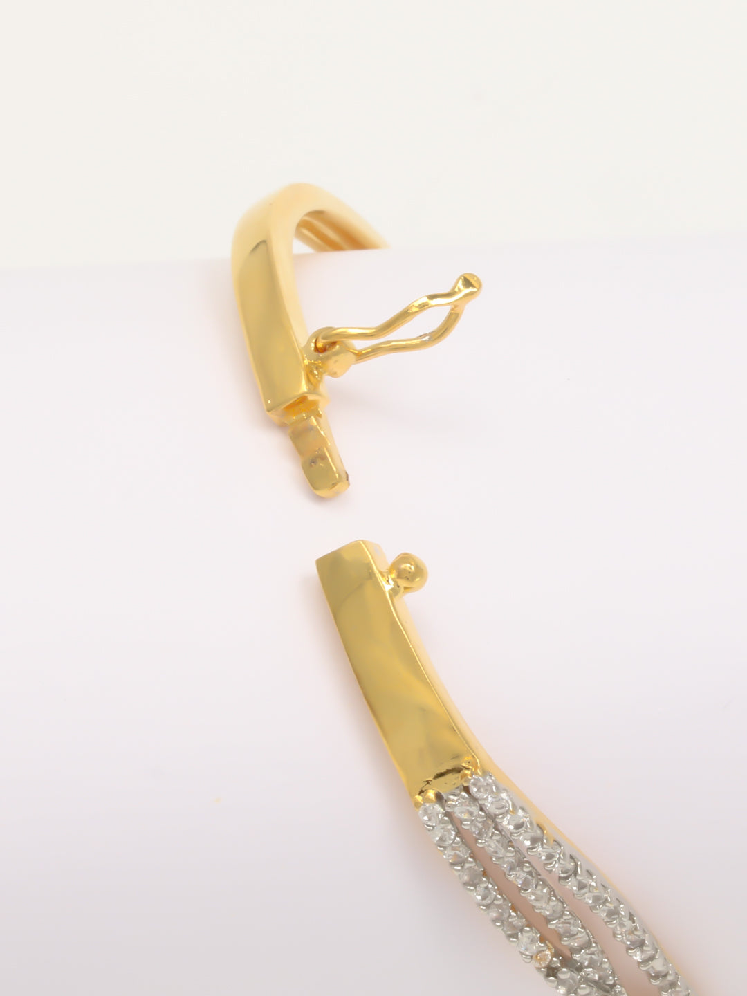 BRACELET (JEWELRY)