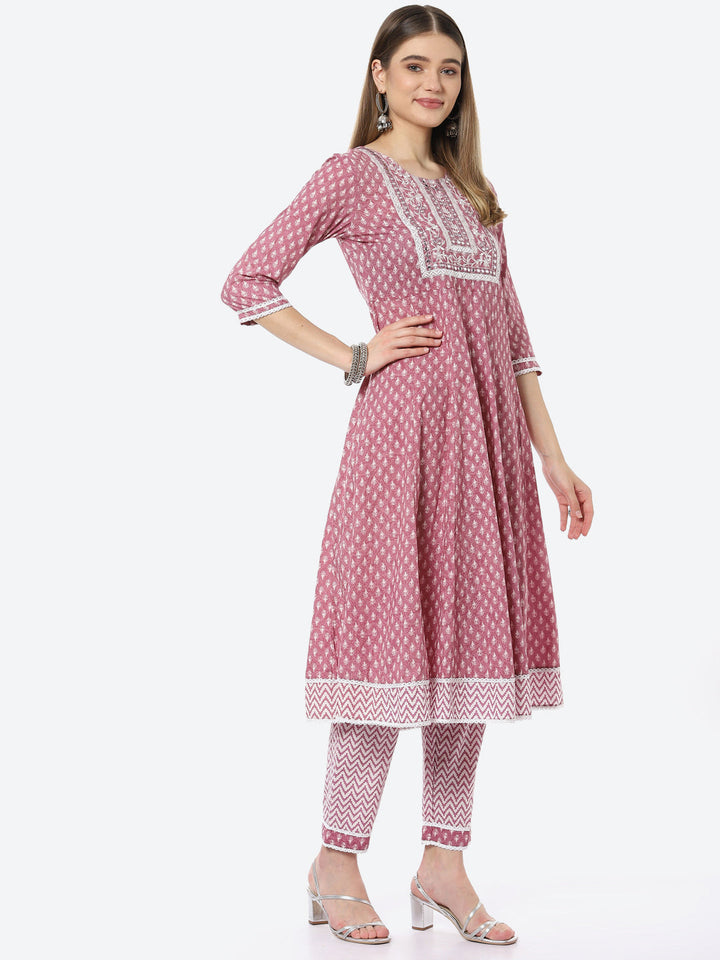 Resham Neck Booti  Printed Cotton A-line Kurta With Pant &amp; Chiffon Dupatta