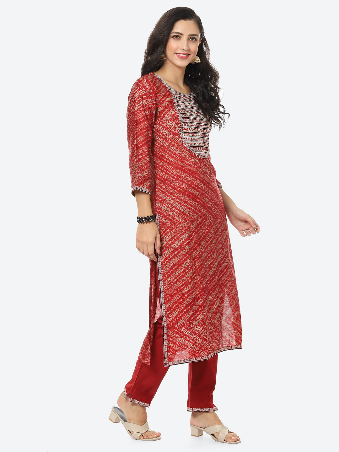Zari Embroidered Printed Muslin Kurti With Pant