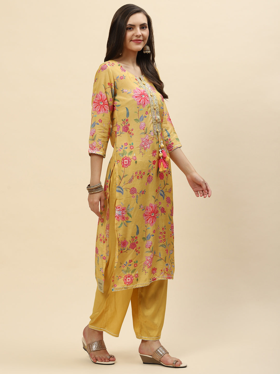 Neck Patti &amp; Floral Printed Muslin Kurta With Pants