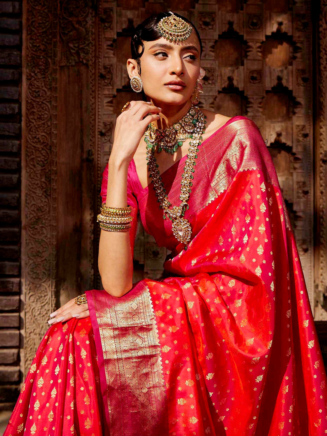 Zari Booti Handloom Woven Saree