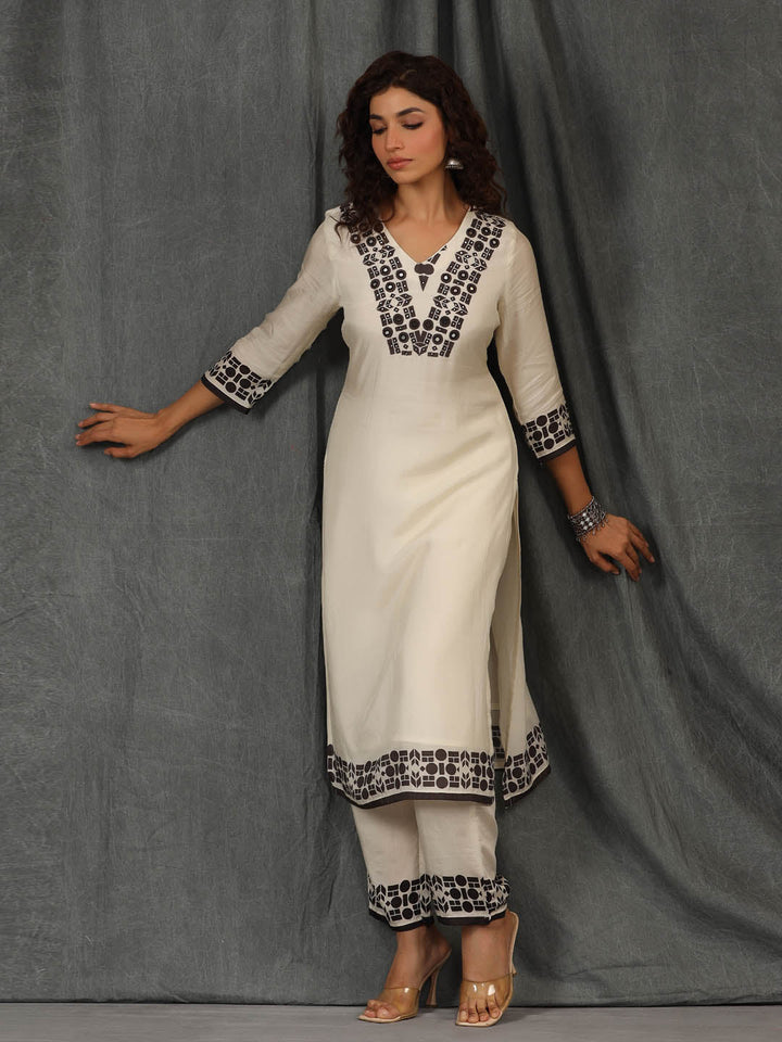 Neck Embroidered Muslin Kurta With Pants