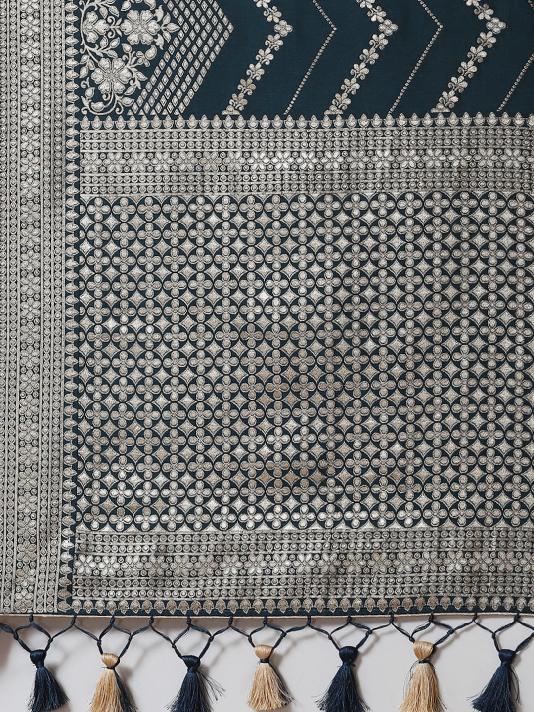 Zari Jaal Woven Dola Handloom Saree