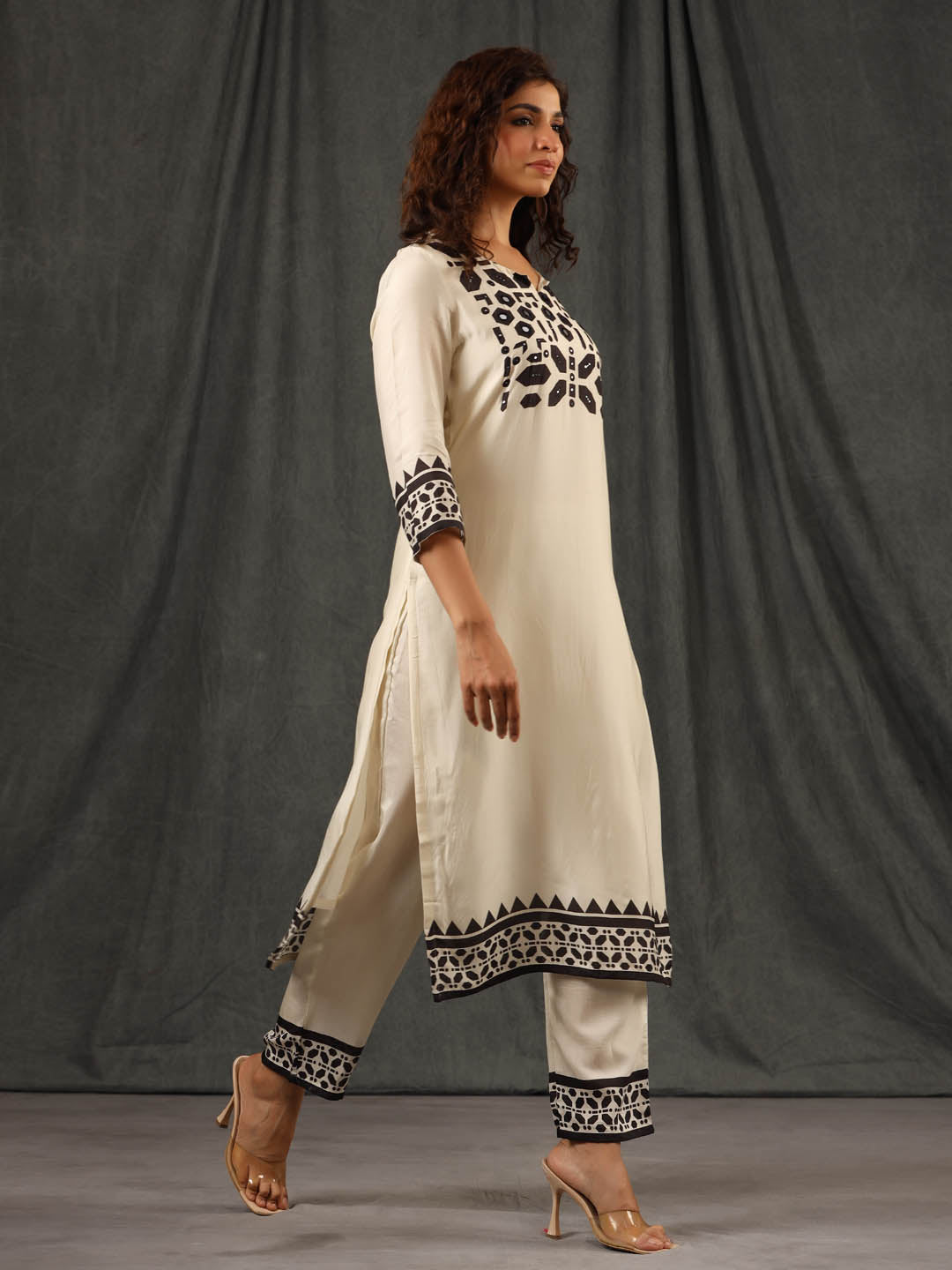 Neck Embroidered Muslin Kurta With Pants