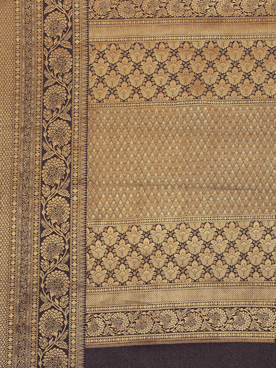 Art Handloom Saree with Zari Border Booti