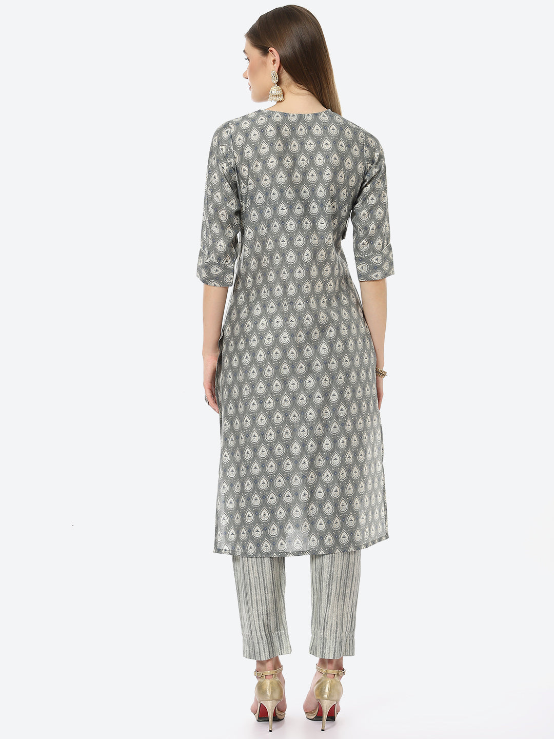 Resham Zari Neck Embroidered Muslin Kurta With Pant