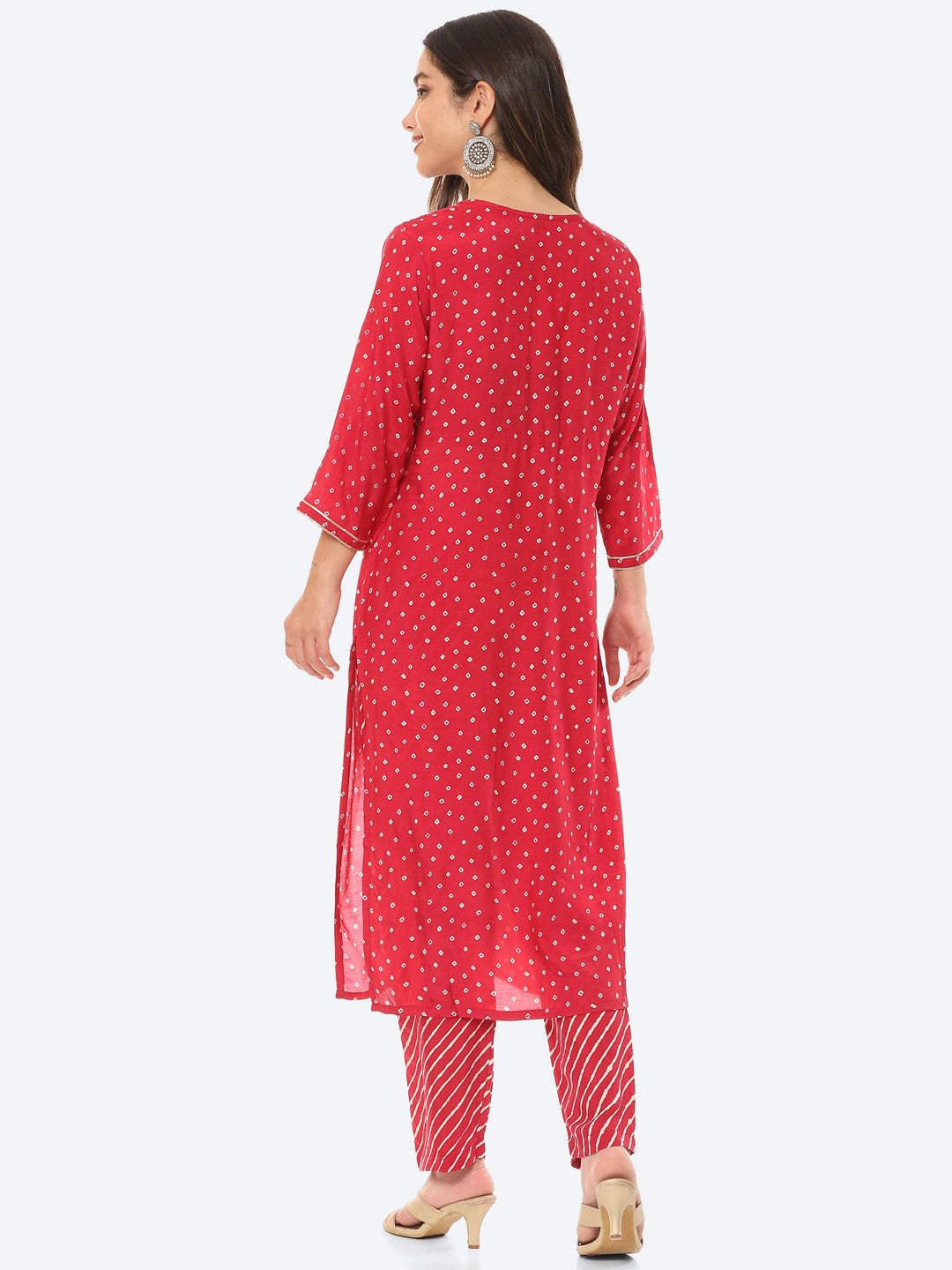Zari Neck Embroidered Muslin Kurta With Pant