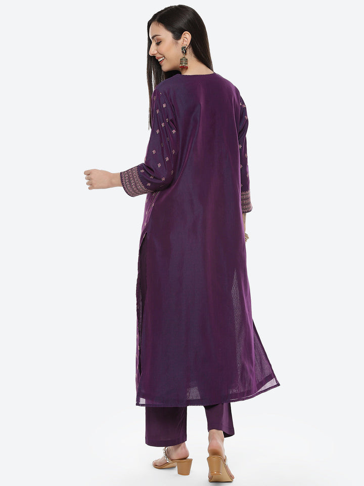 Embroidered Zari Neck Chanderi Kurti With Pant