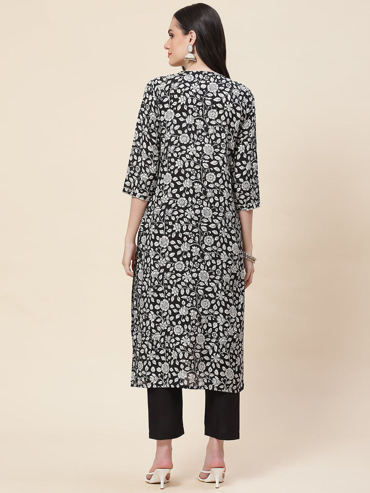 Printed &amp; Neck Embroidered Muslin Kurta With Pants