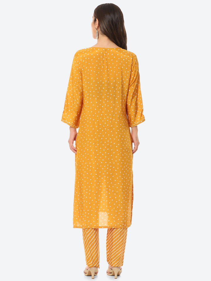 Zari Neck Embroidered Muslin Kurta With Pant