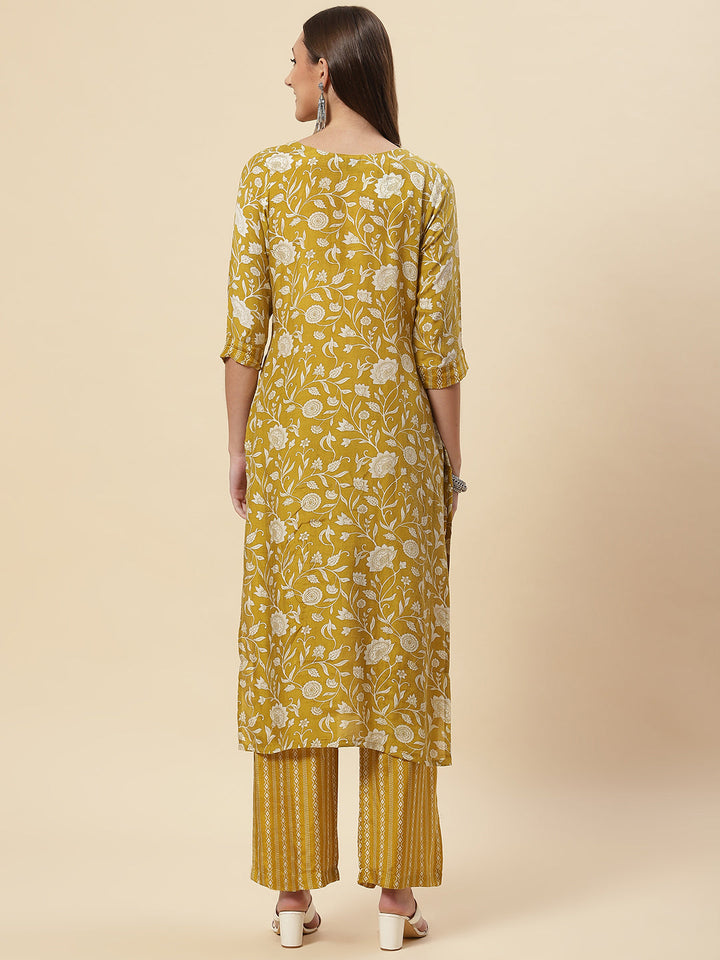 Floral Printed Muslin Kurta With Pants