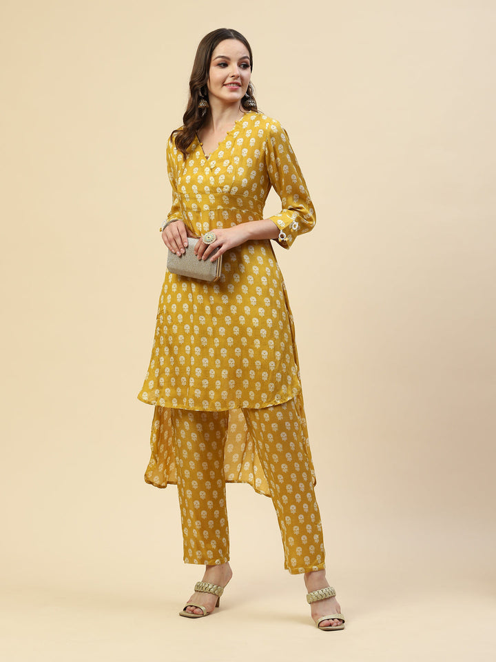 Floral Printed Muslin Kurta With Pants