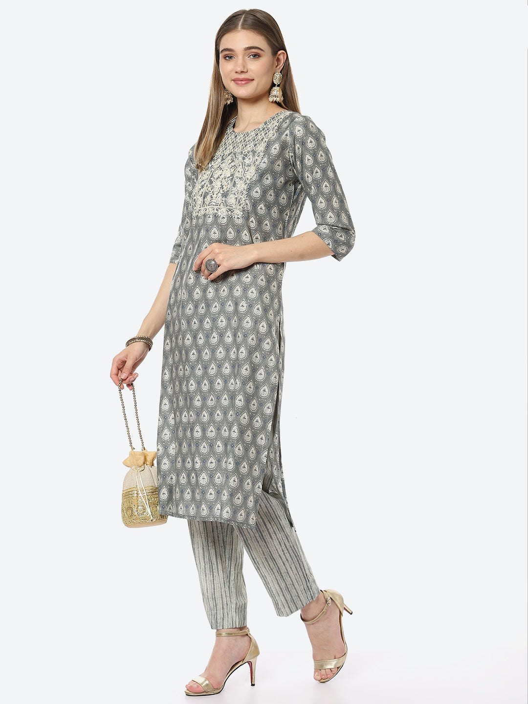 Resham Zari Neck Embroidered Muslin Kurta With Pant