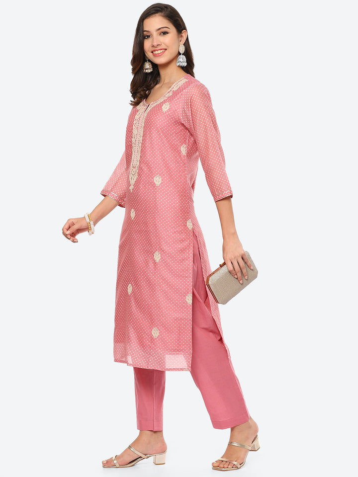 Resham Zari Neck Embroidered Chanderi Kurta With Pant