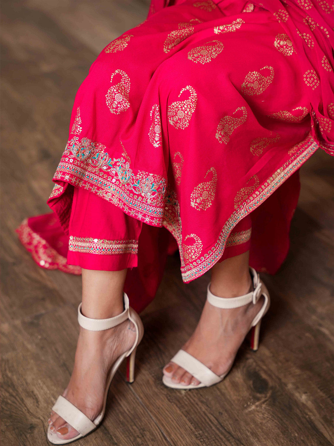 Zari Booti &amp; Paisley Printed Kurta With Pants &amp; Dupatta