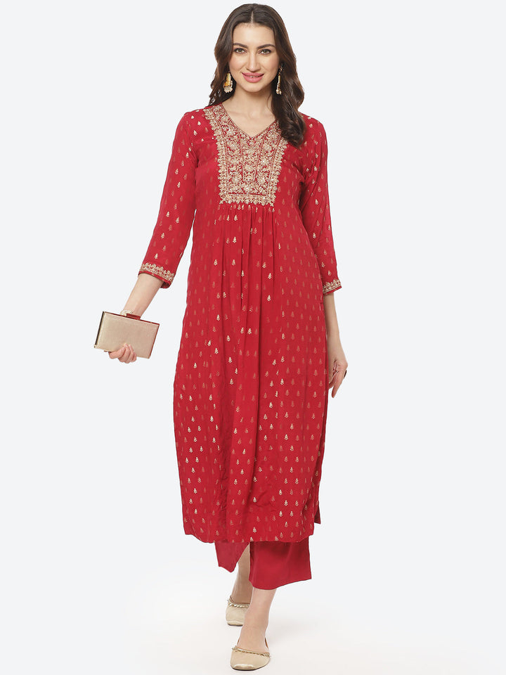 Embroidered Neck Zari Crepe Kurti With Pant