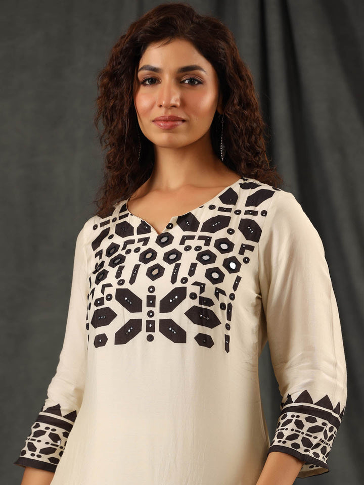 Neck Embroidered Muslin Kurta With Pants