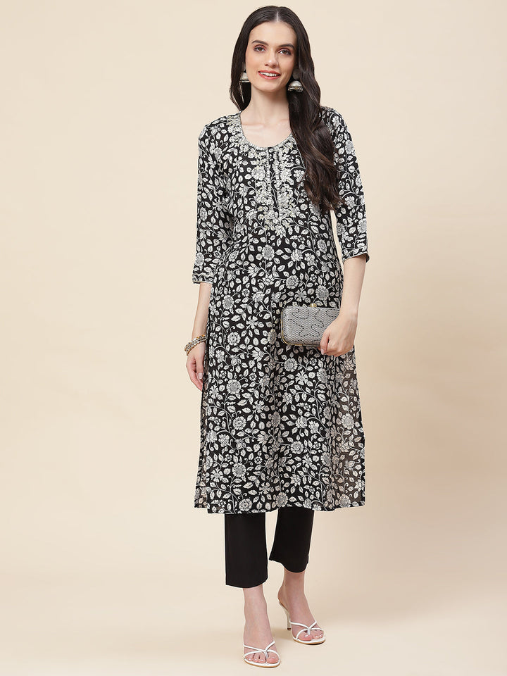 Printed &amp; Neck Embroidered Muslin Kurta With Pants