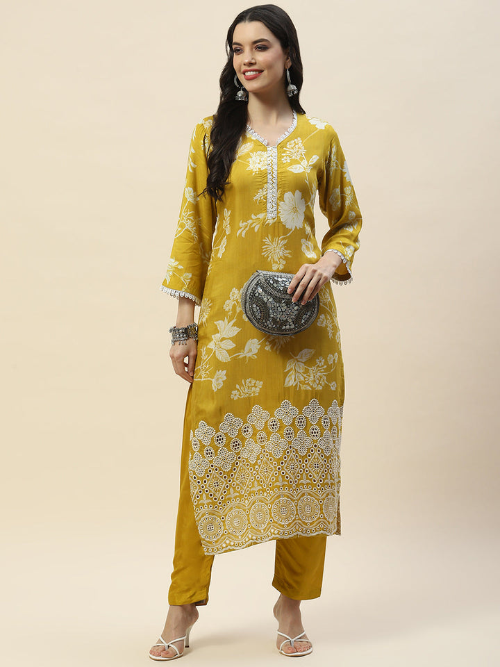 Printed &amp; Embroidered Muslin Kurta With Pants