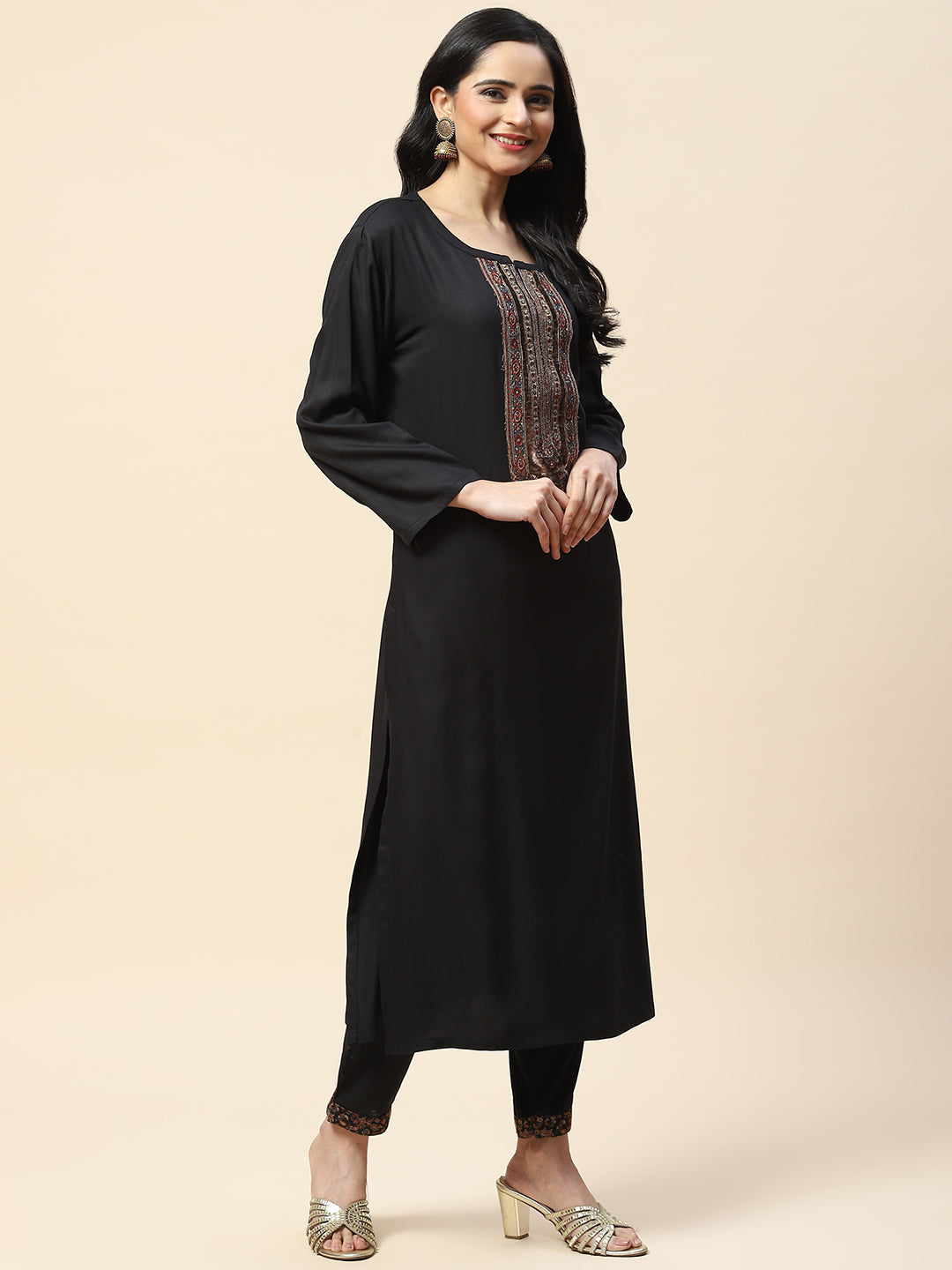 Resham Jaal Woven Pashmina Kurta With Pants &amp; Jacket