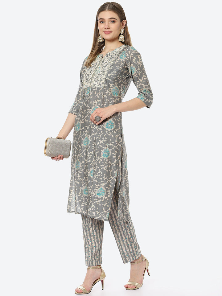 Resham Zari Neck Embroidered Printed Chanderi Kurta With Pant