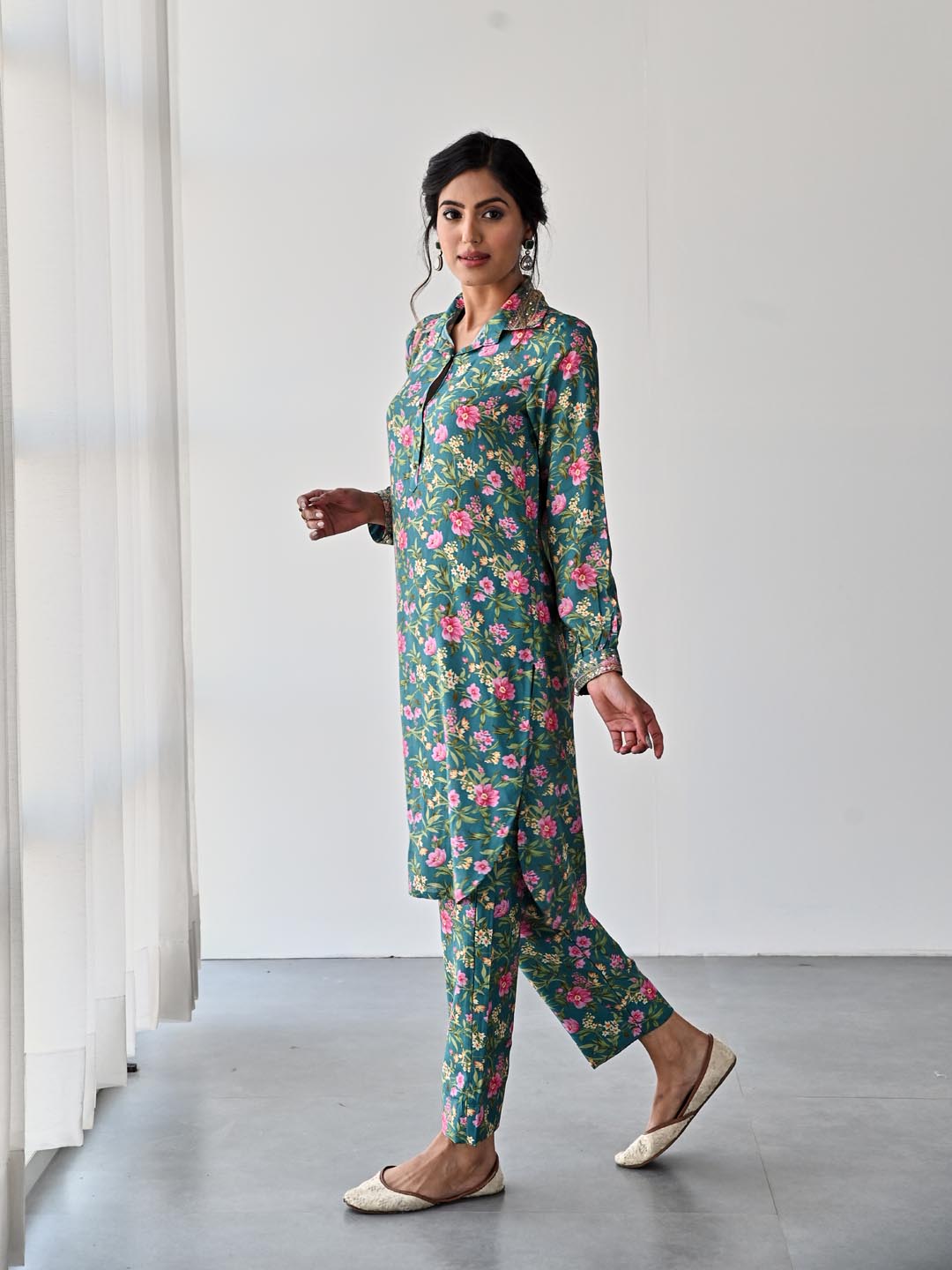 Floral Printed Collar Neck Muslin Kurta With Pants