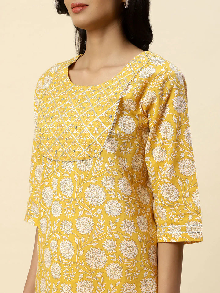 Floral Printed Cotton Kurta With Pants
