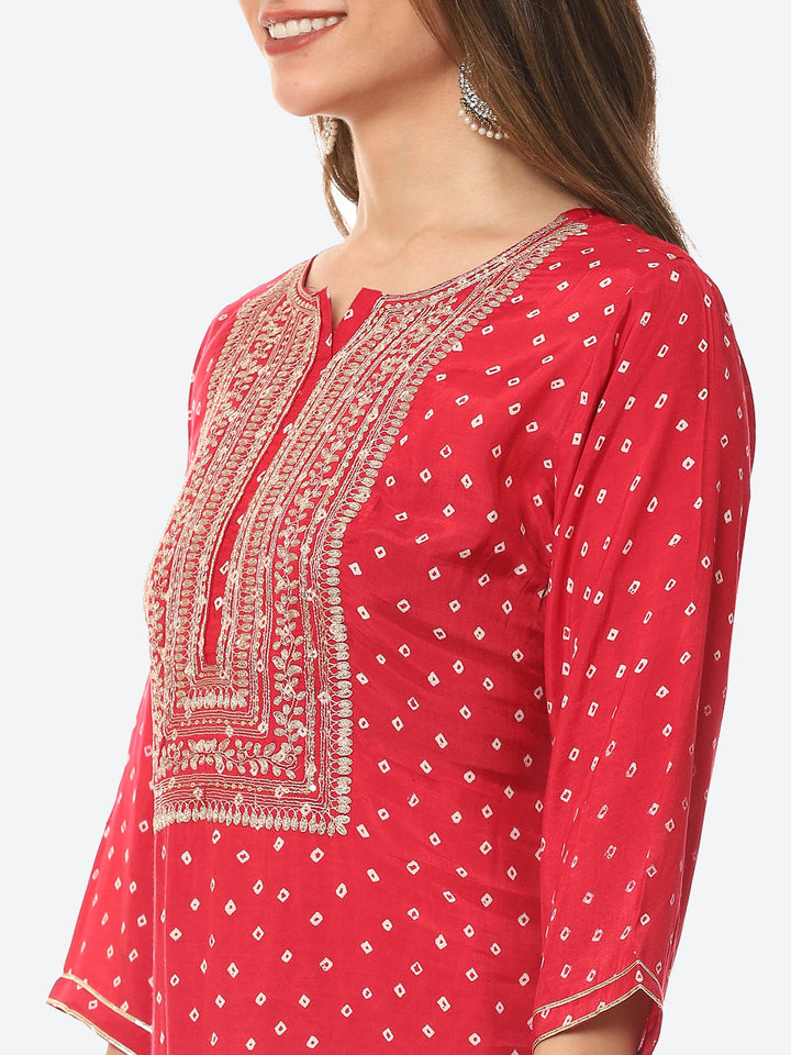 Zari Neck Embroidered Muslin Kurta With Pant