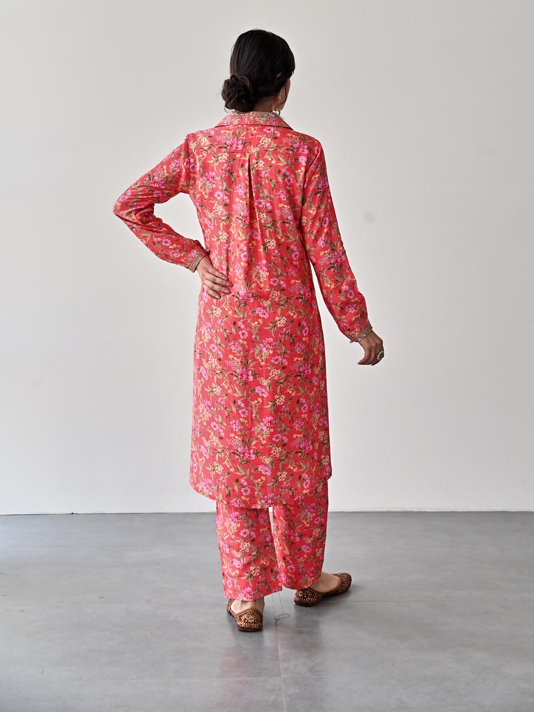 Floral Printed Collar Neck Muslin Kurta With Pants