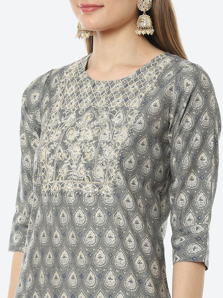 Resham Zari Neck Embroidered Muslin Kurta With Pant