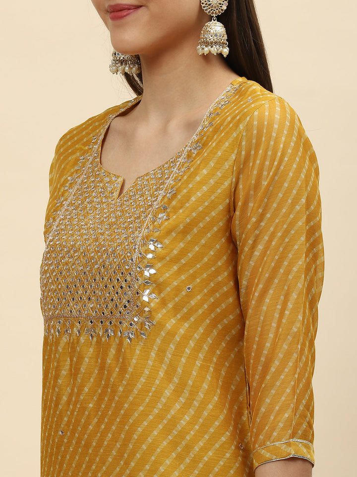 Mirror Embroidered &amp; Lehriya Chanderi Kurta With Pants