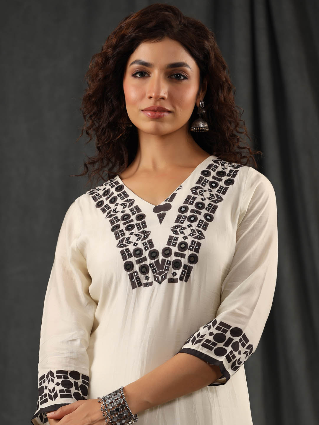 Neck Embroidered Muslin Kurta With Pants