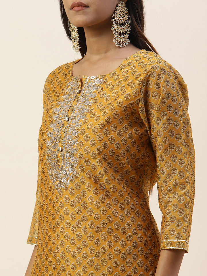 Printed &amp; Yoke Embroidered Chanderi Kurta With Pants