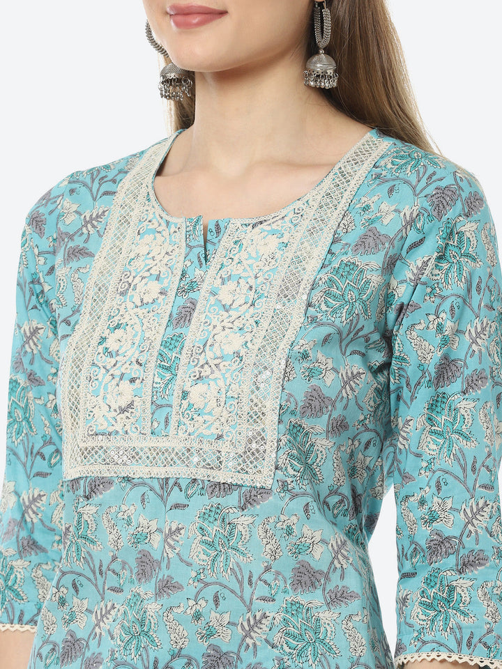 Resham Neck Embroidered Printed Chanderi Kurta With Pant