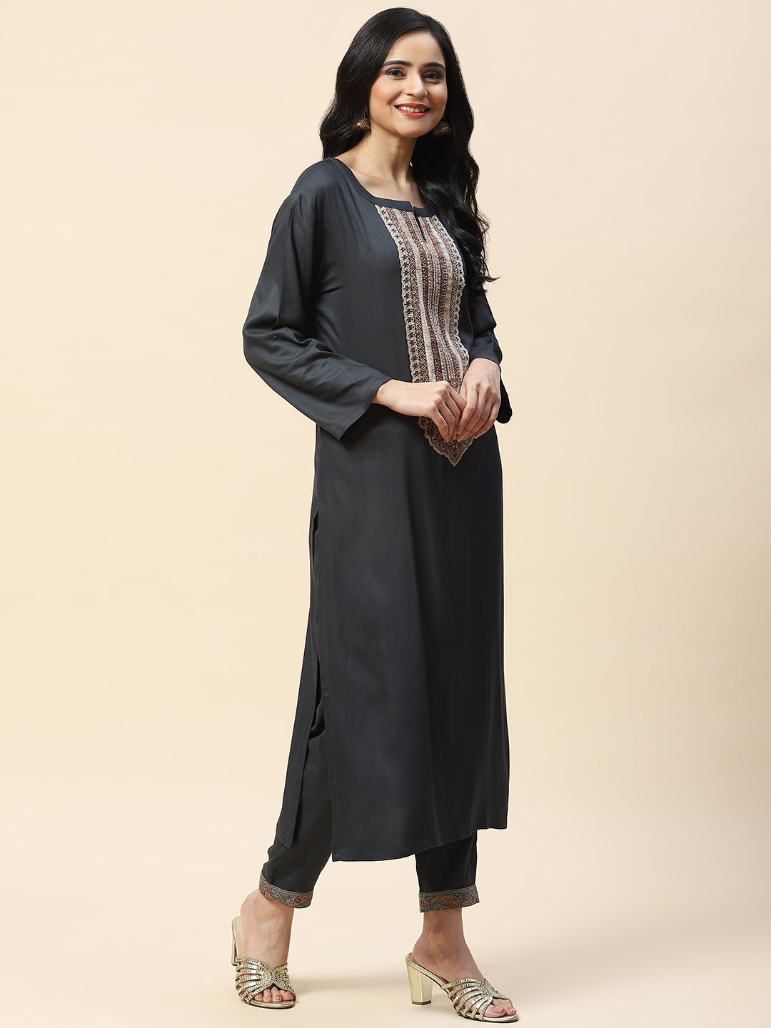 Resham Jaal Woven Pashmina Kurta With Pants &amp; Jacket