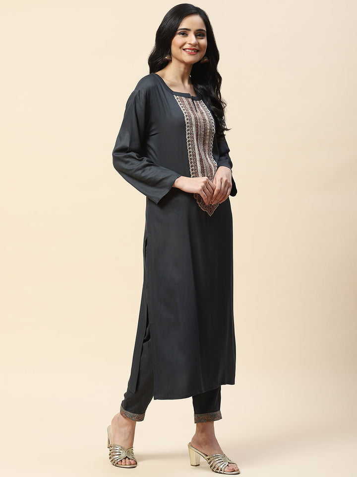 Resham Jaal Woven Pashmina Kurta With Pants &amp; Jacket