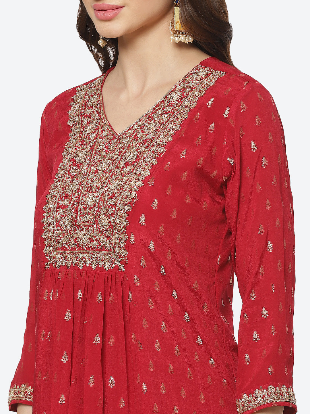 Embroidered Neck Zari Crepe Kurti With Pant