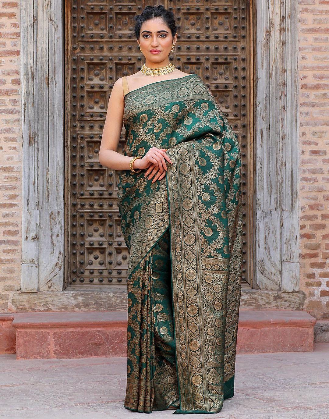 Elegant Crepe Saree With Beautiful Zari Jaal Weaves