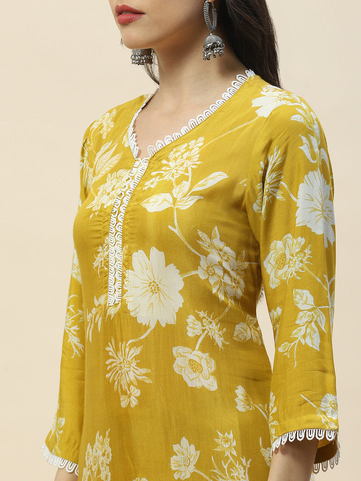 Printed &amp; Embroidered Muslin Kurta With Pants