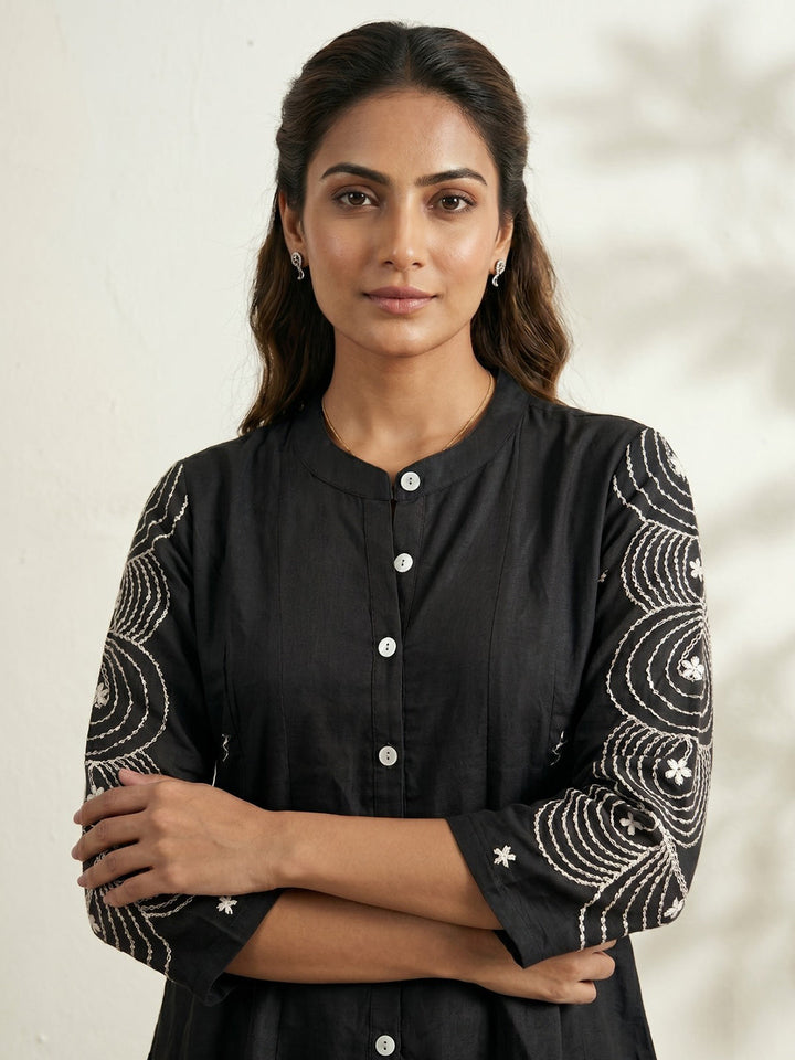 Black Embroidered Cotton Blend Round Neck Straight Kurta With Pant