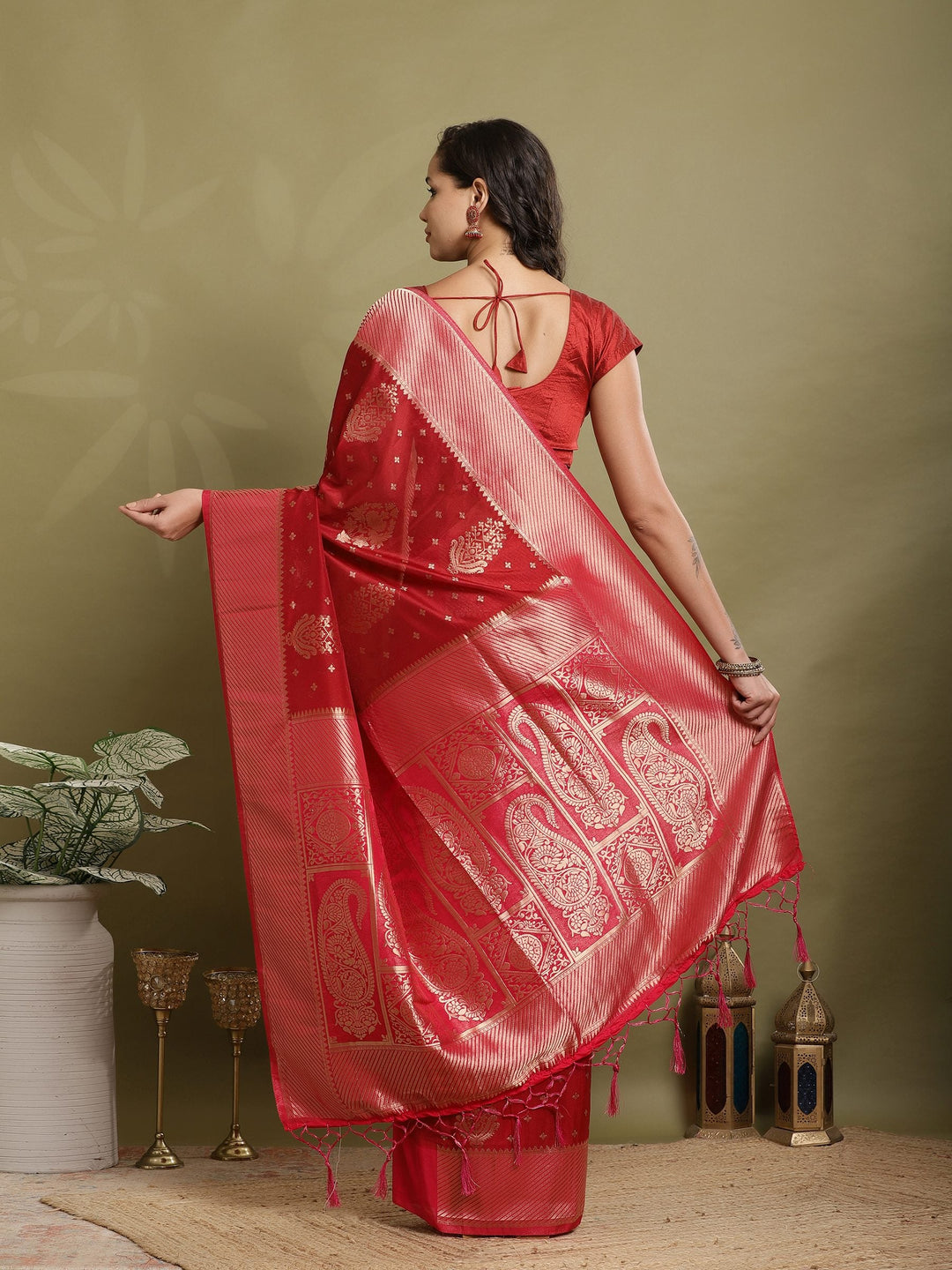 Zari Booti Woven  Crepe Saree